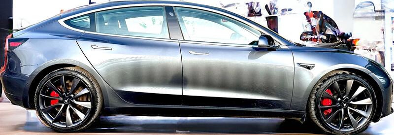 TESLA MODEL 3