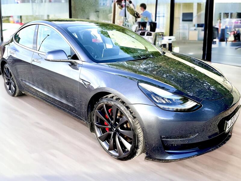 TESLA MODEL 3