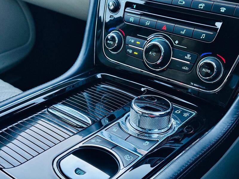JAGUAR XJ