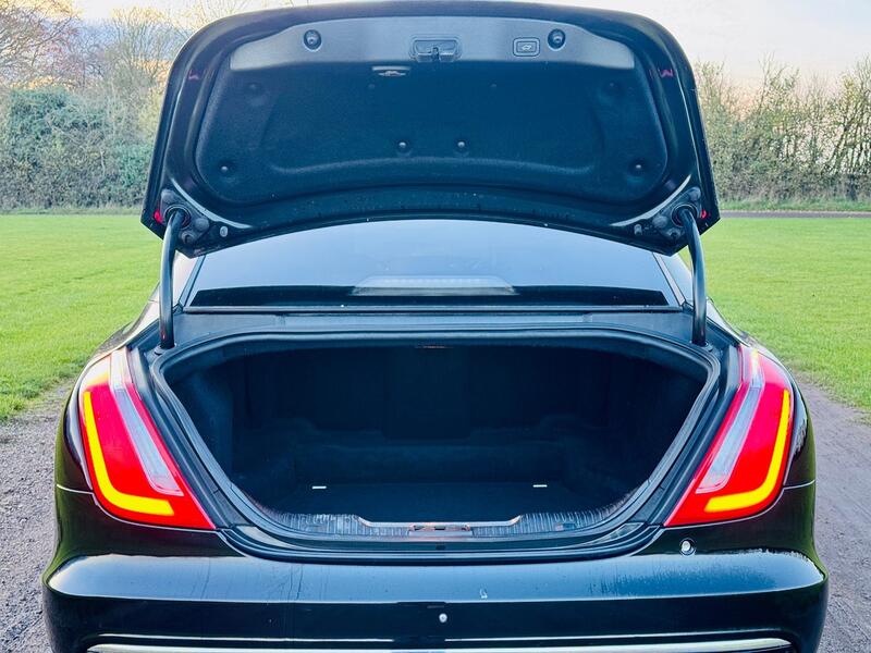 JAGUAR XJ