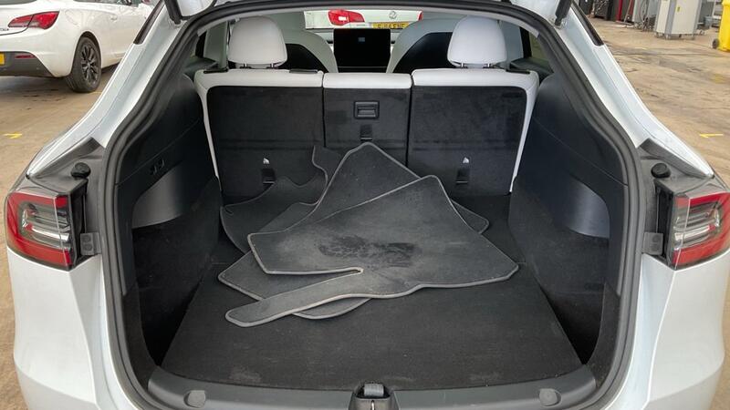 TESLA MODEL Y