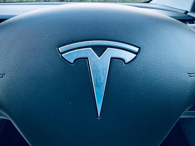 TESLA MODEL 3