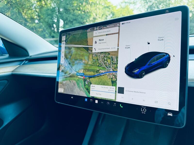 TESLA MODEL 3