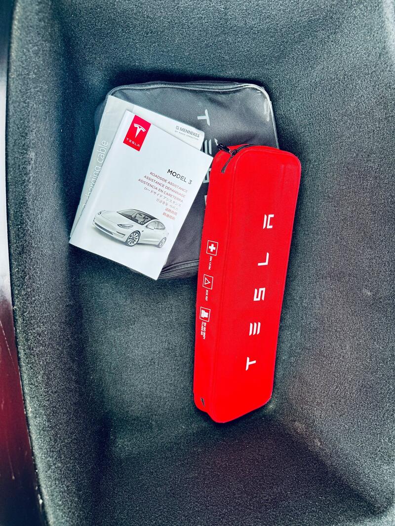 TESLA MODEL 3